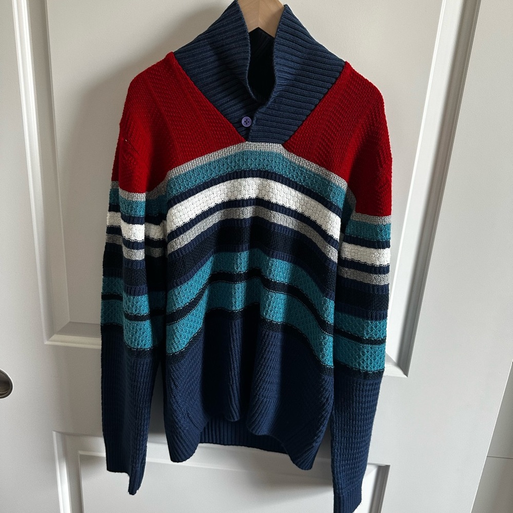 MAX sweater features a classic fit and a collared neckline, size 10-12